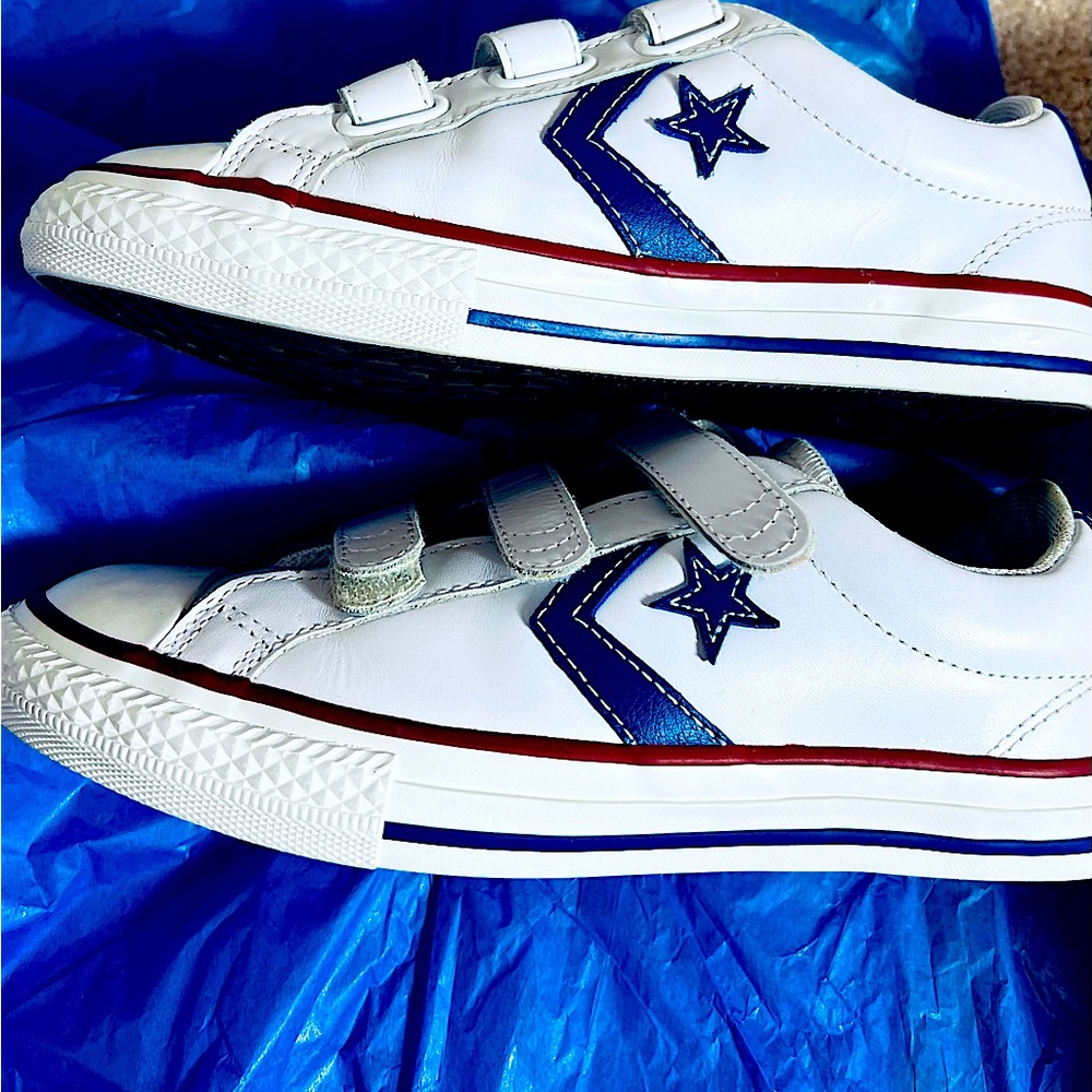 Red white and blue size 3 converse.